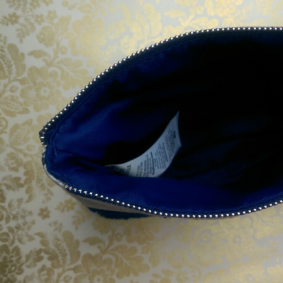 DISNEY 💕Mickey Mouse Makeup Cosmetic Bag - Picture 4 of 7